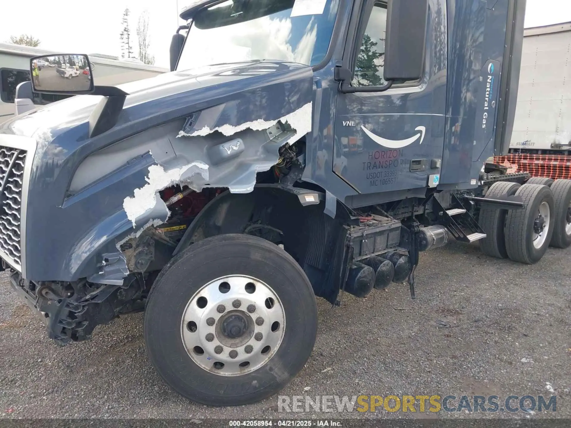 11 Photograph of a damaged car 4V4NC9UG9NN312356 VOLVO VNL 2022