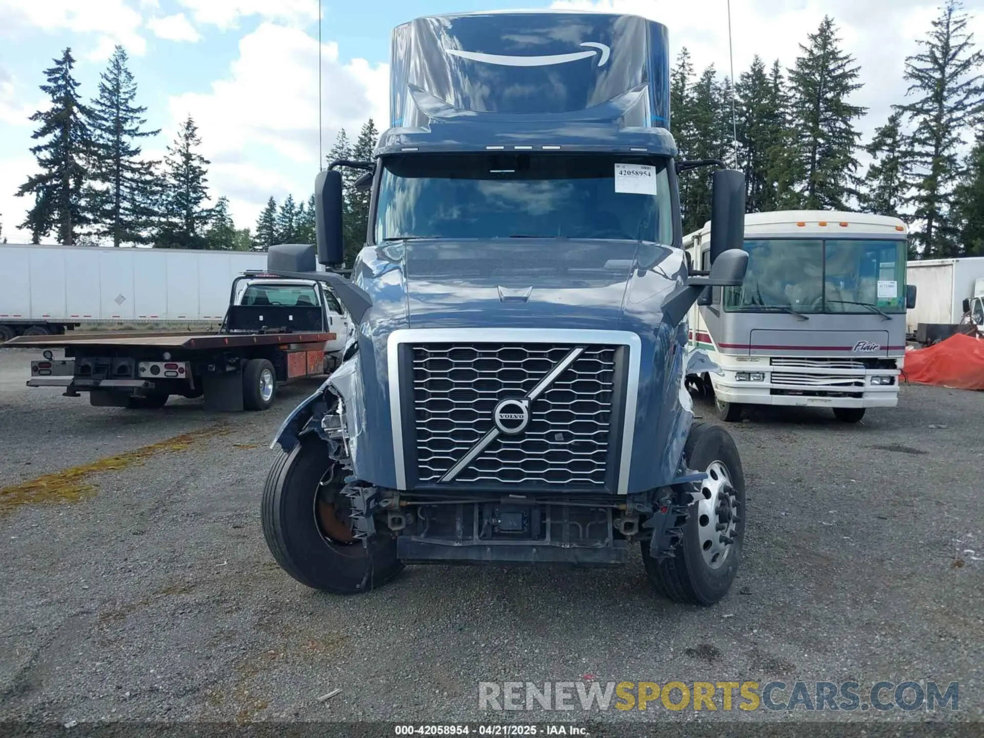 16 Photograph of a damaged car 4V4NC9UG9NN312356 VOLVO VNL 2022