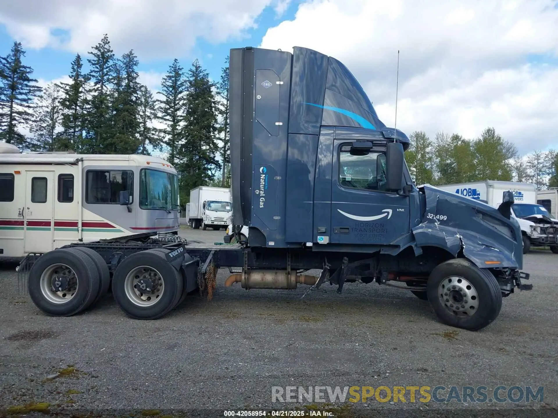17 Photograph of a damaged car 4V4NC9UG9NN312356 VOLVO VNL 2022