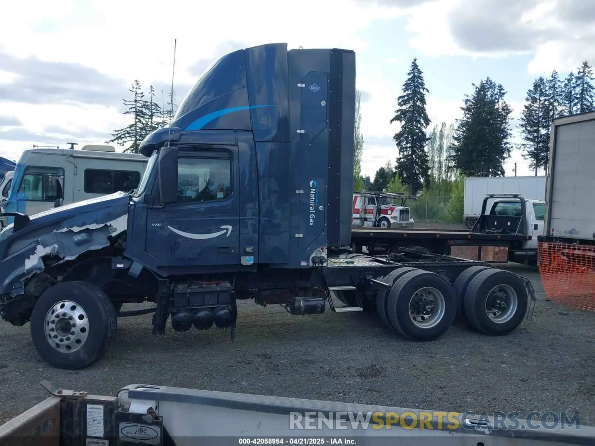 18 Photograph of a damaged car 4V4NC9UG9NN312356 VOLVO VNL 2022