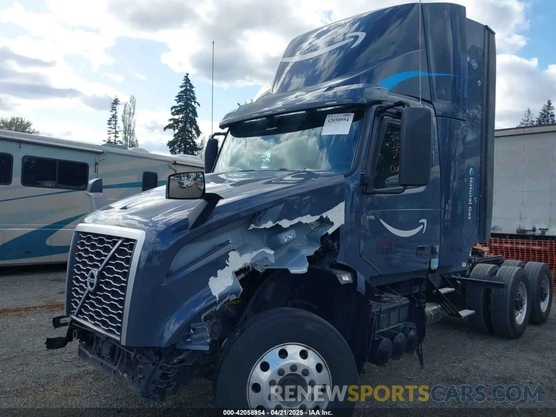 2 Photograph of a damaged car 4V4NC9UG9NN312356 VOLVO VNL 2022
