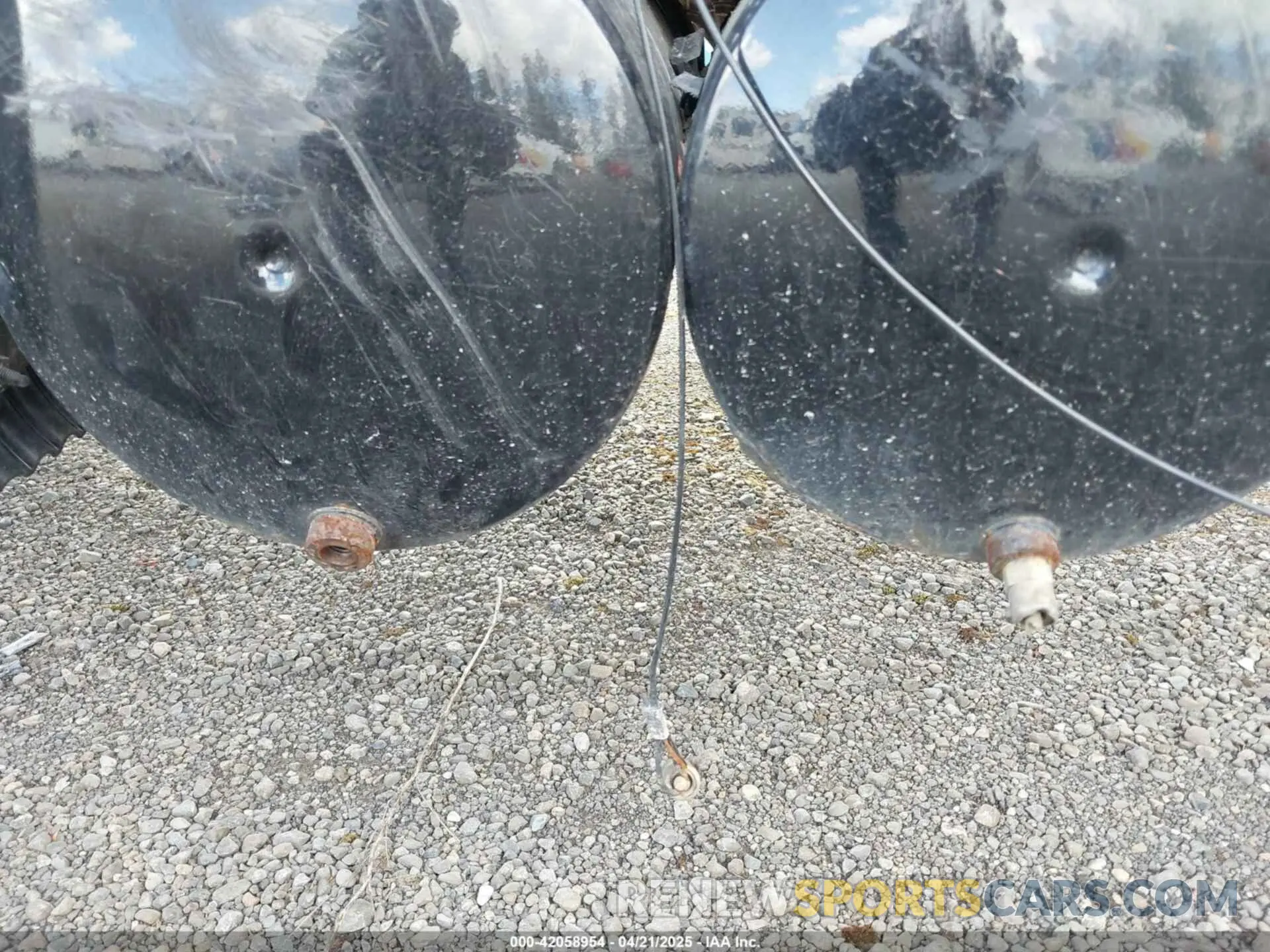 23 Photograph of a damaged car 4V4NC9UG9NN312356 VOLVO VNL 2022