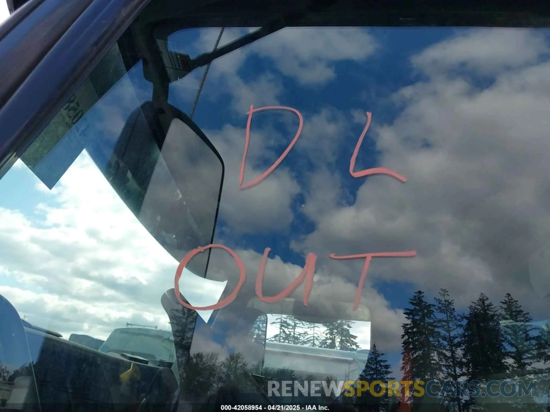 24 Photograph of a damaged car 4V4NC9UG9NN312356 VOLVO VNL 2022