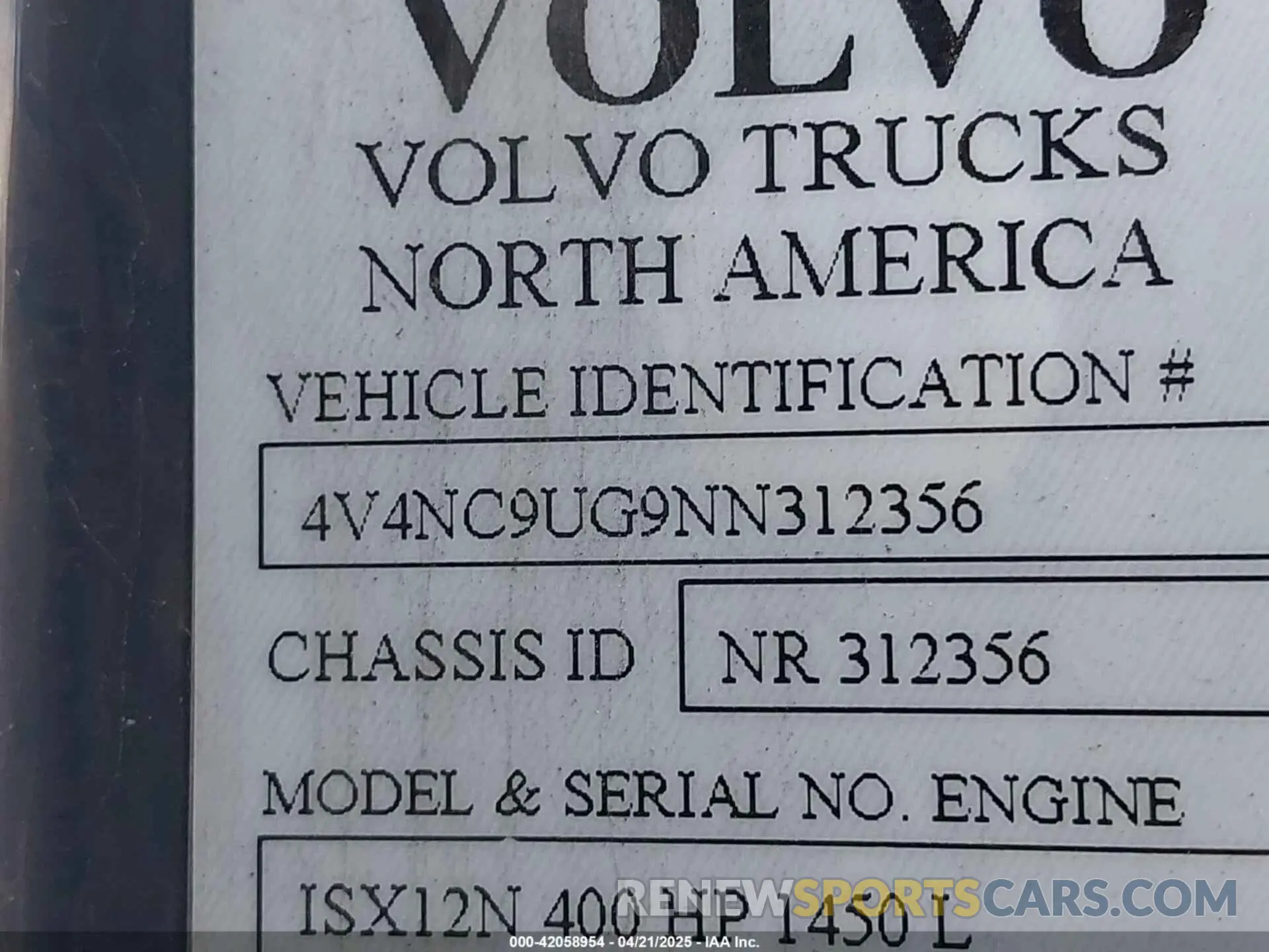 8 Photograph of a damaged car 4V4NC9UG9NN312356 VOLVO VNL 2022