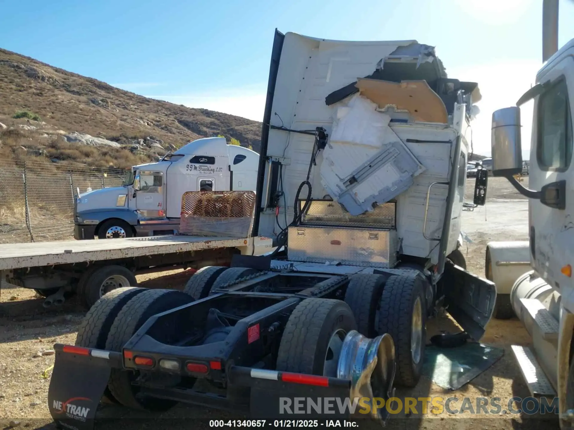 18 Photograph of a damaged car 4V4NC9EH0PN334515 VOLVO VNL 2023