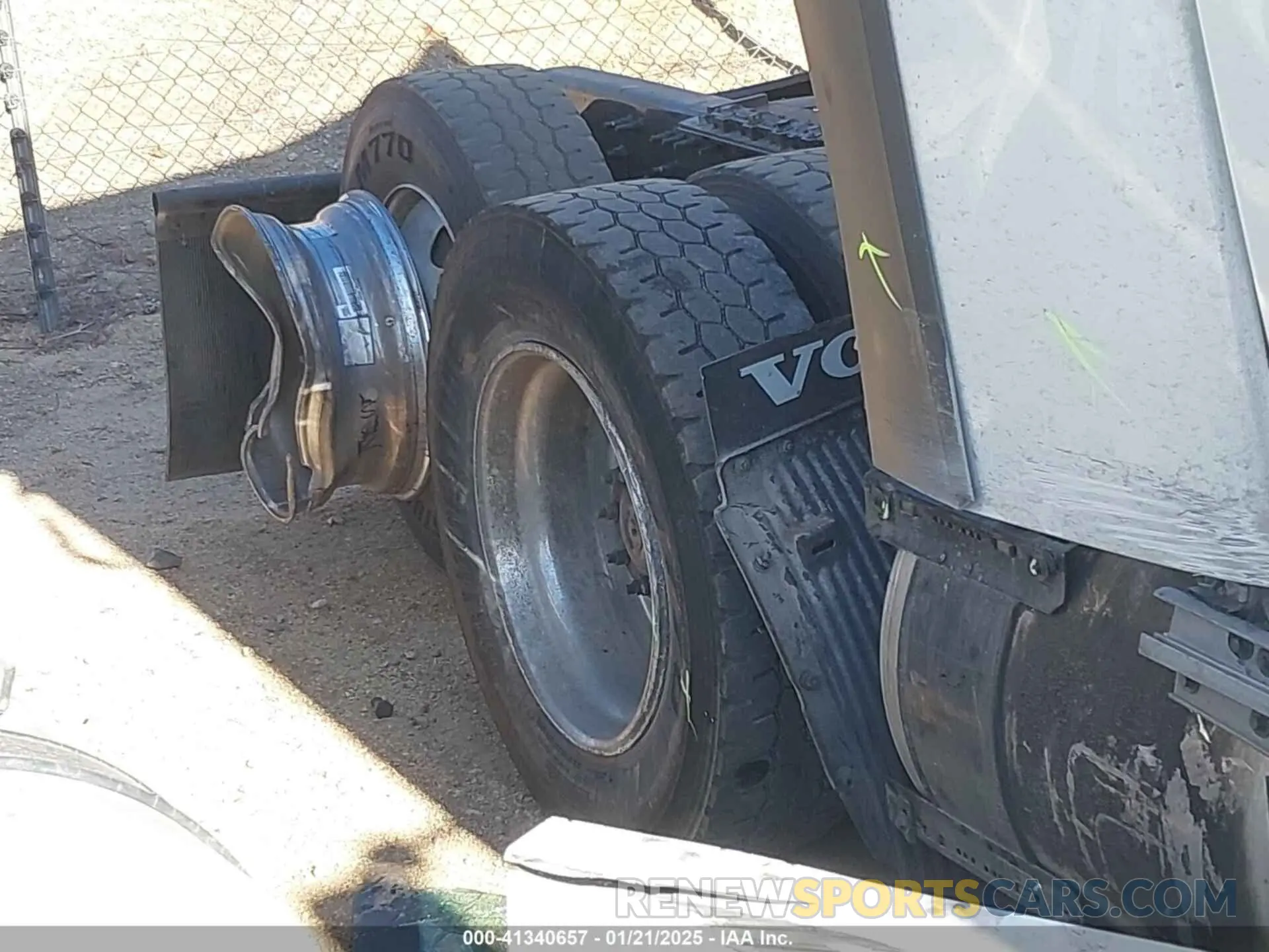 20 Photograph of a damaged car 4V4NC9EH0PN334515 VOLVO VNL 2023