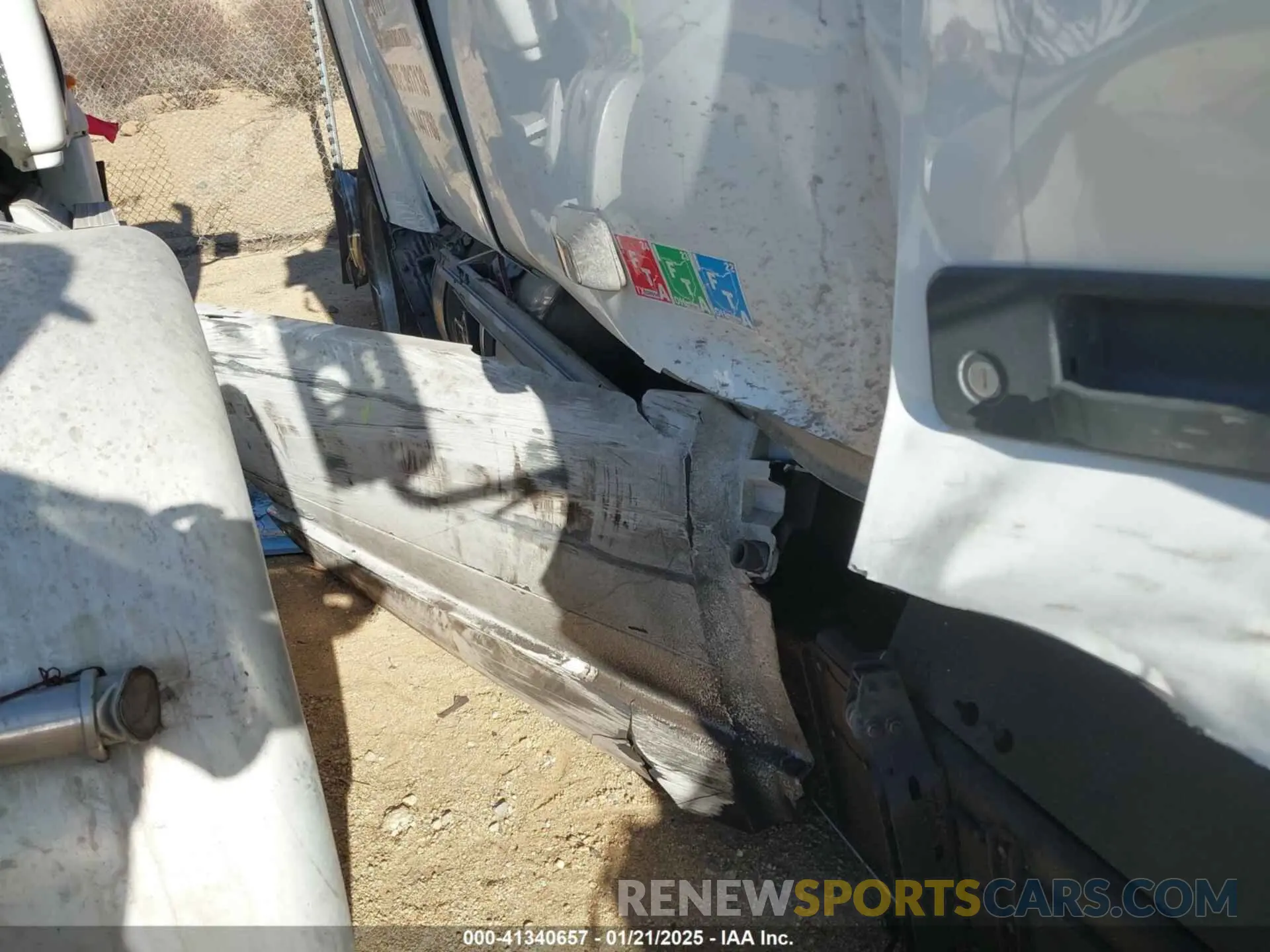21 Photograph of a damaged car 4V4NC9EH0PN334515 VOLVO VNL 2023