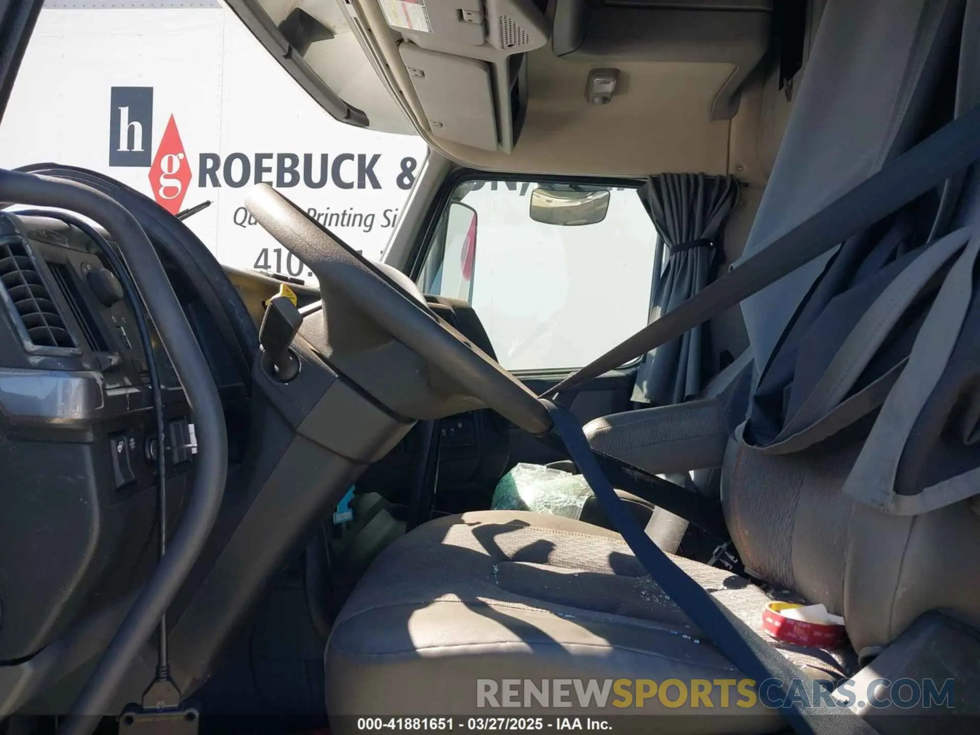 7 Photograph of a damaged car 4V4NC9EH1PN615884 VOLVO VNL 2023