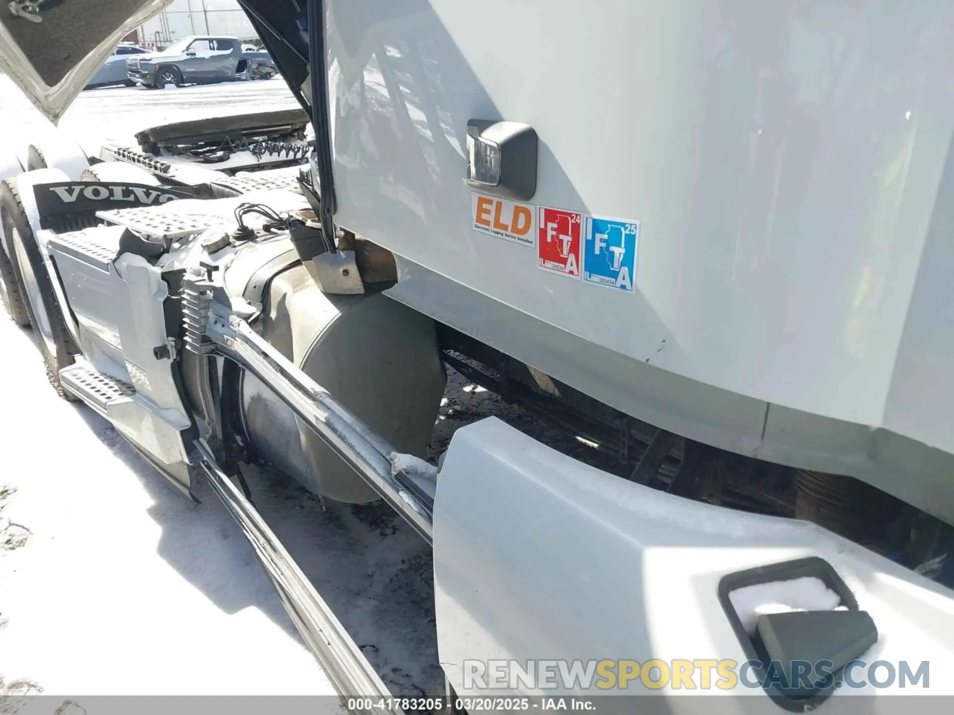 15 Photograph of a damaged car 4V4NC9EH2PN315710 VOLVO VNL 2023