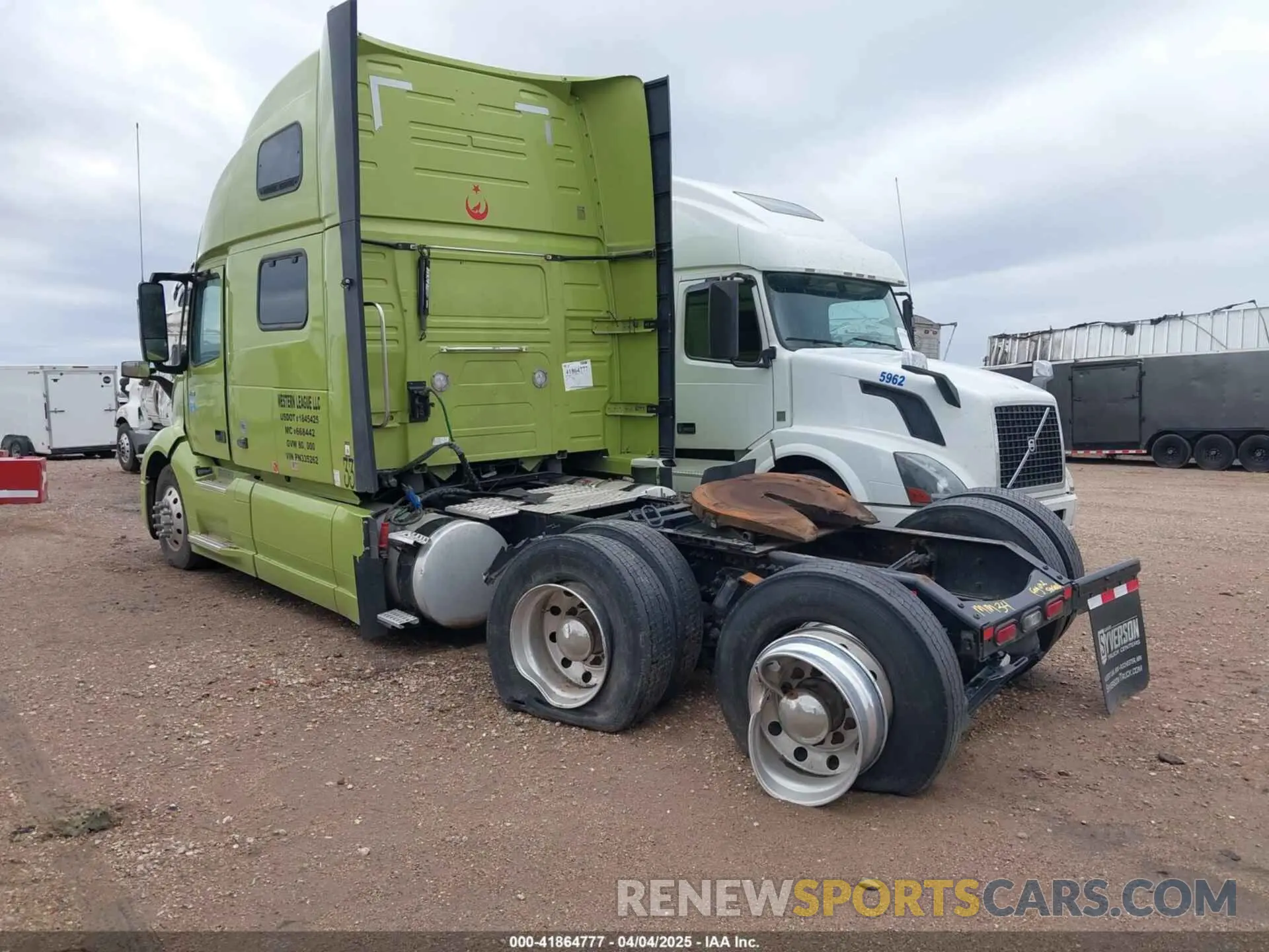 3 Photograph of a damaged car 4V4NC9EH2PN335262 VOLVO VNL 2023