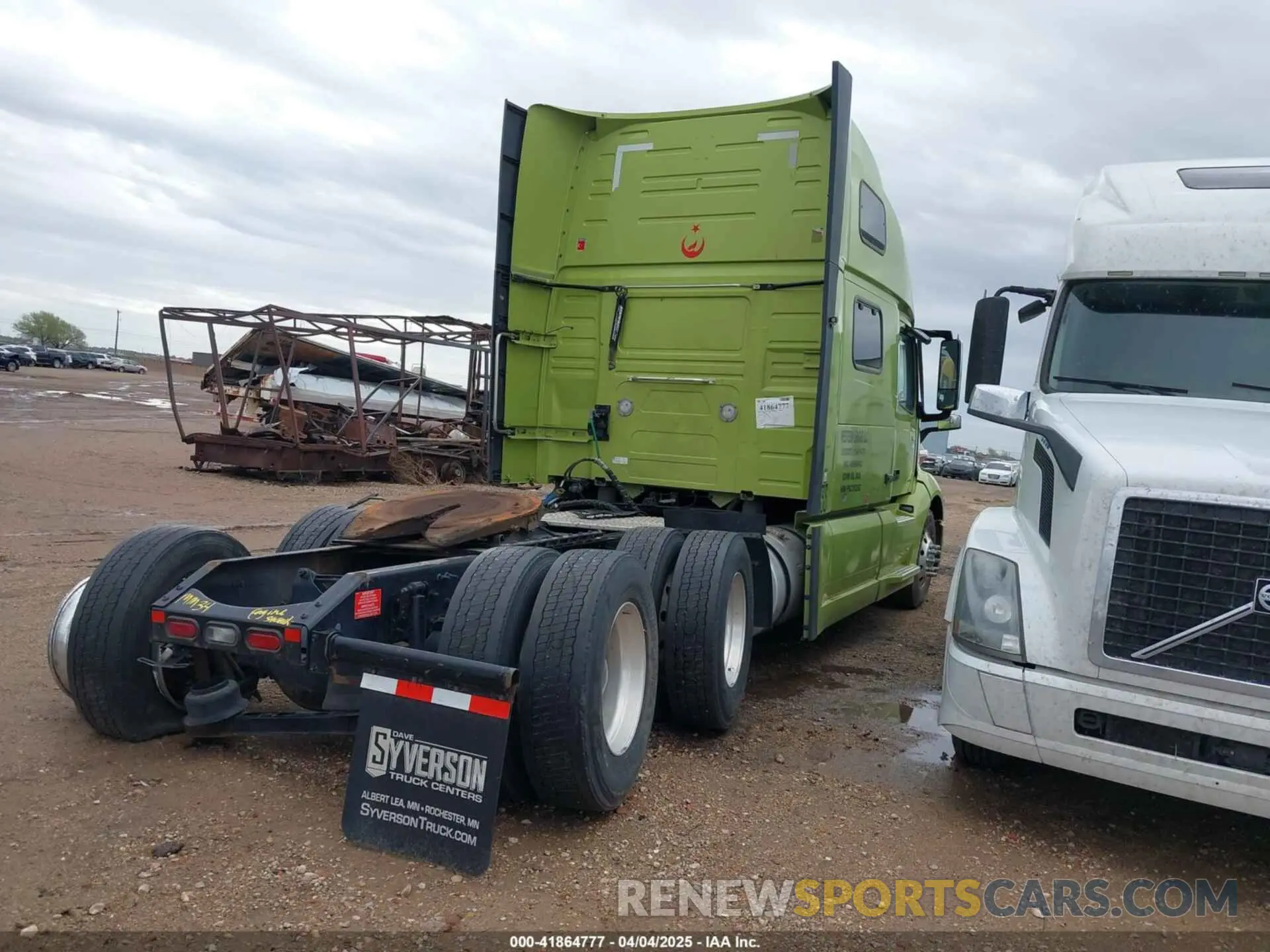 4 Photograph of a damaged car 4V4NC9EH2PN335262 VOLVO VNL 2023