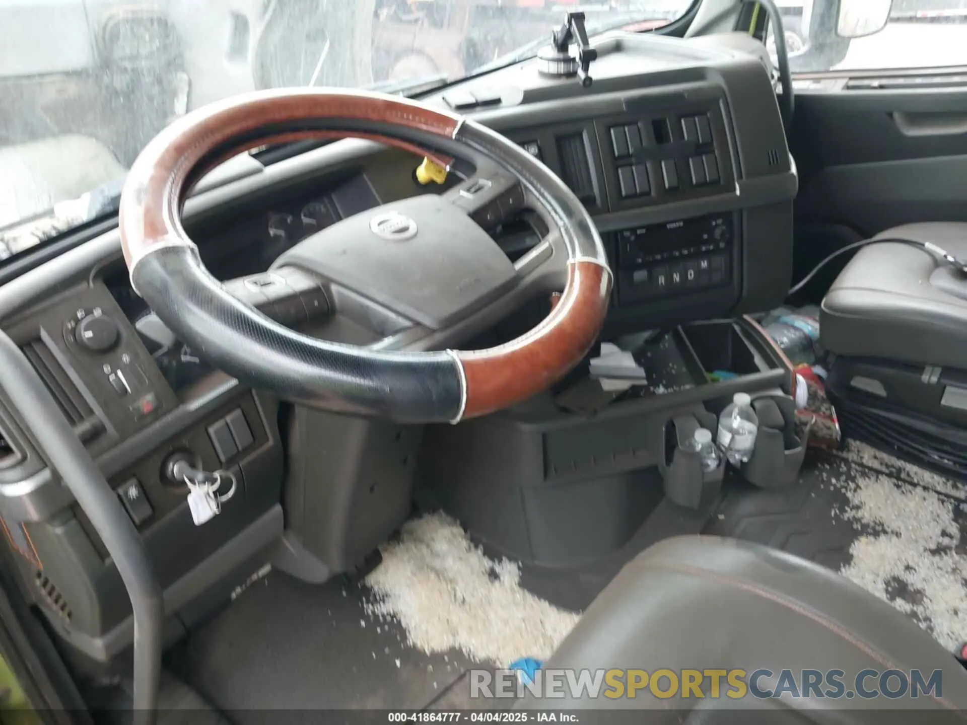 6 Photograph of a damaged car 4V4NC9EH2PN335262 VOLVO VNL 2023