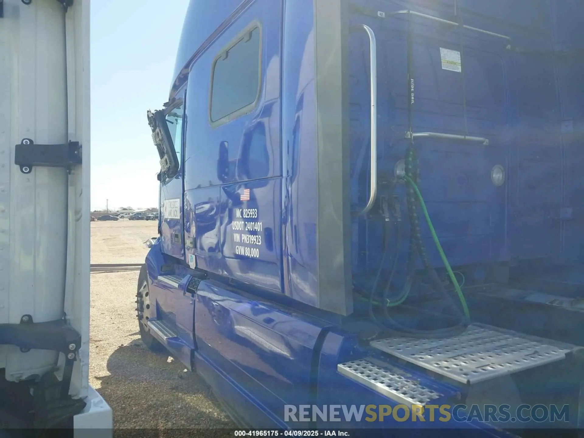 14 Photograph of a damaged car 4V4NC9EH4PN319922 VOLVO VNL 2023