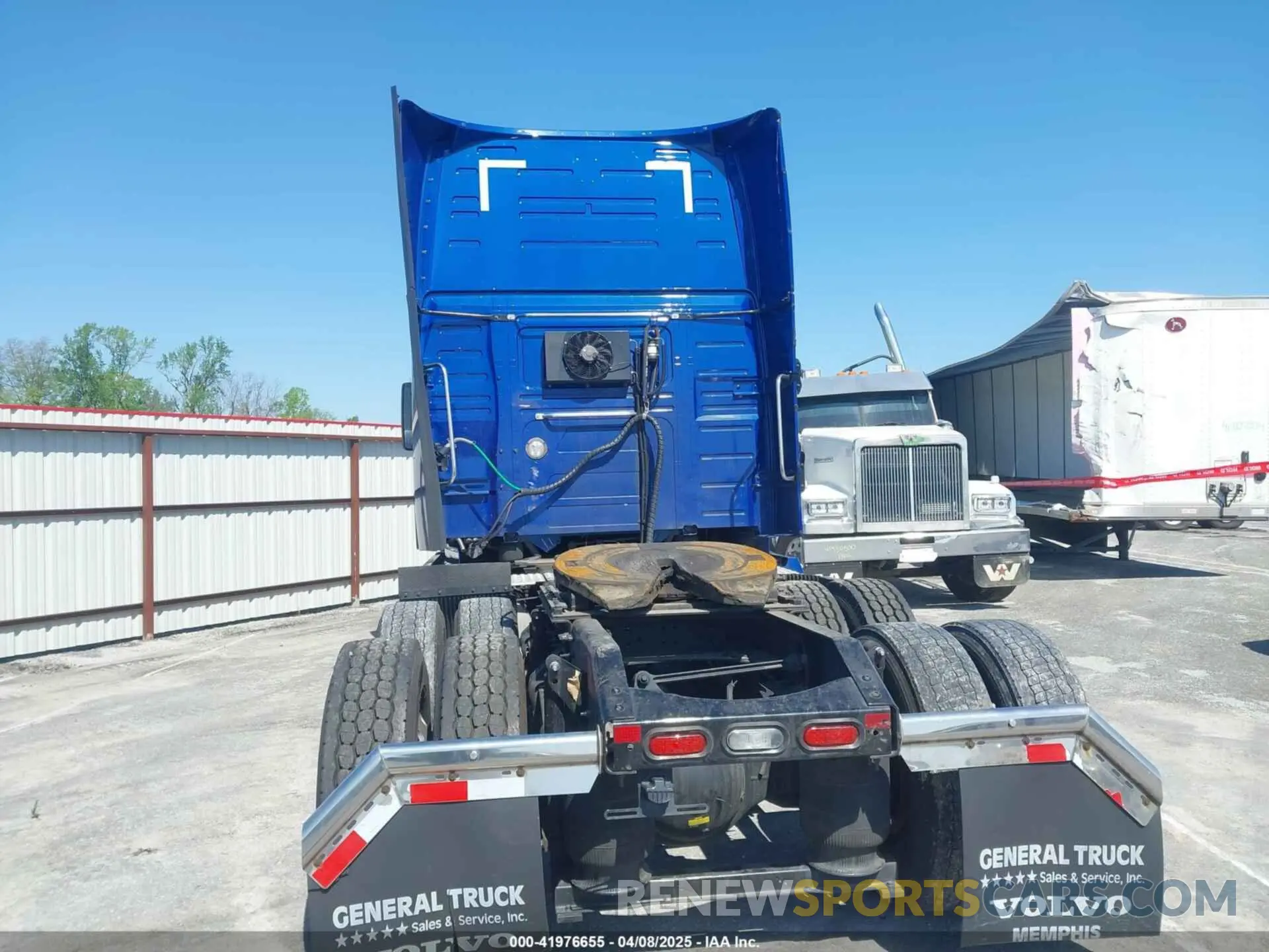 15 Photograph of a damaged car 4V4NC9EH8PN610696 VOLVO VNL 2023