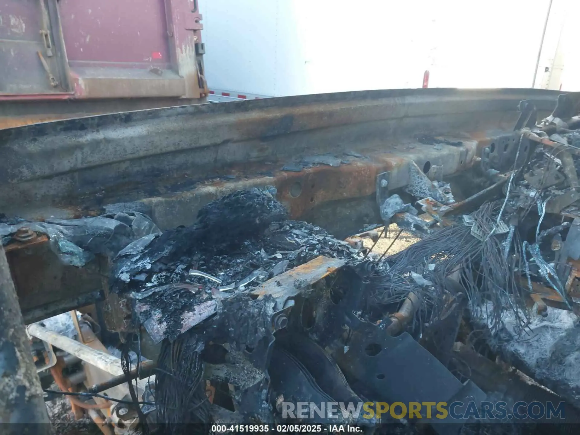 6 Photograph of a damaged car 4V4NC9UG1PN335682 VOLVO VNL 2023