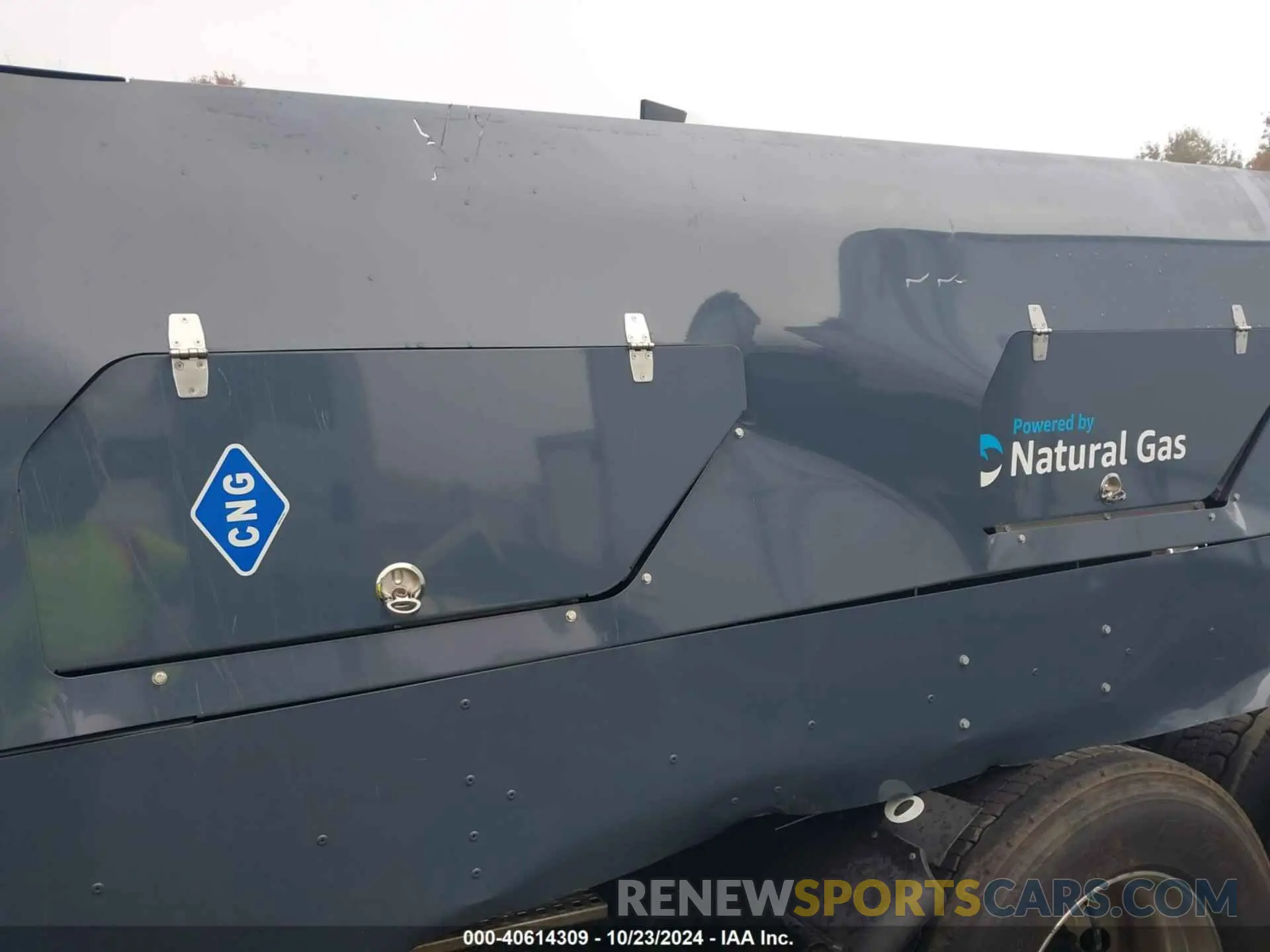 14 Photograph of a damaged car 4V4NC9UGXPN335616 VOLVO VNL 2023
