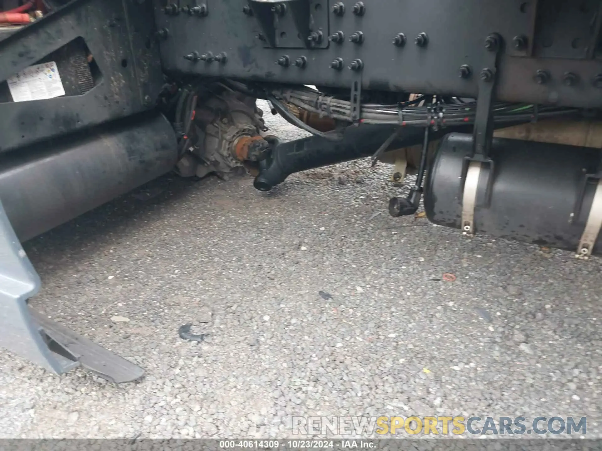 15 Photograph of a damaged car 4V4NC9UGXPN335616 VOLVO VNL 2023