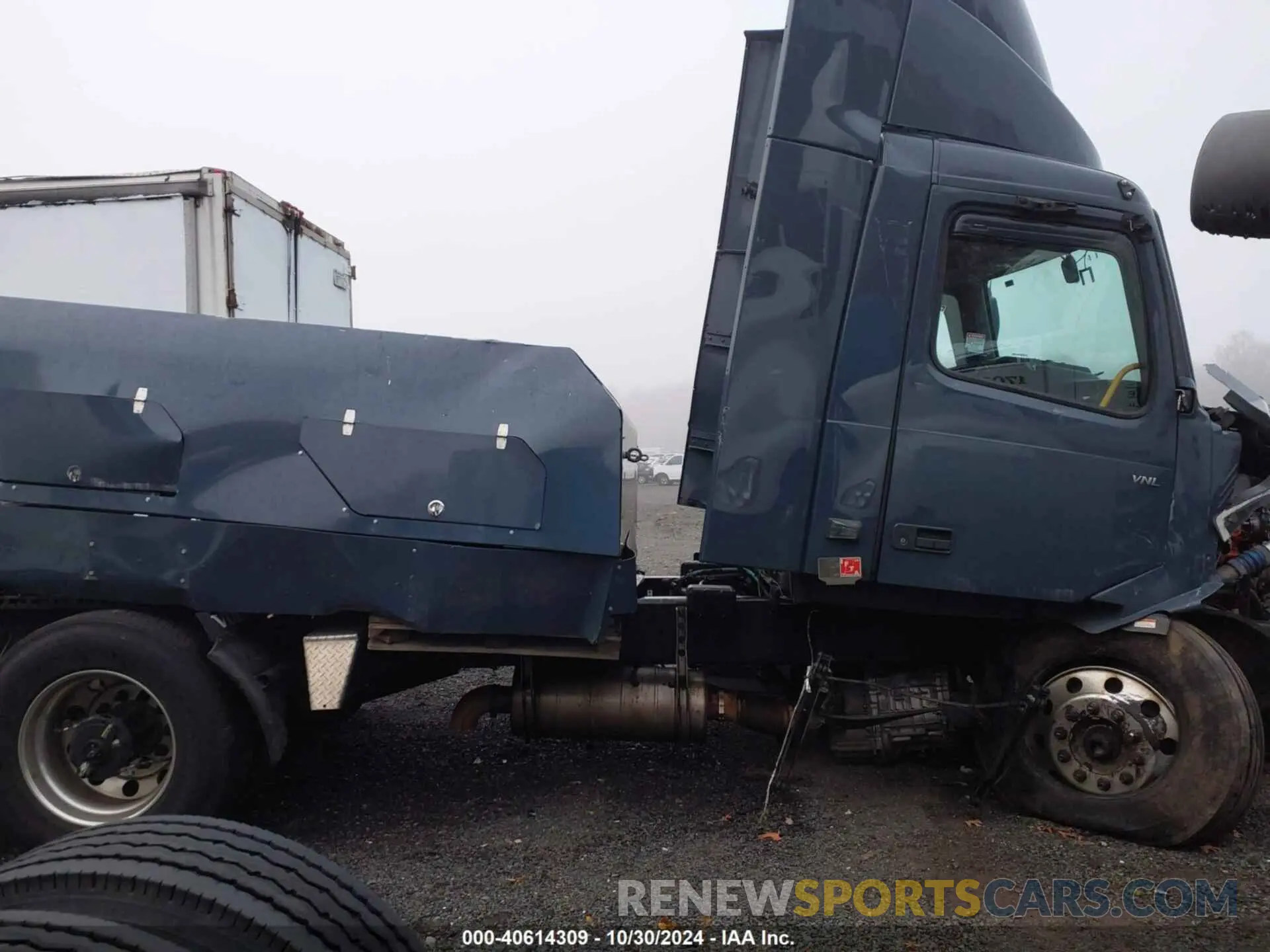 17 Photograph of a damaged car 4V4NC9UGXPN335616 VOLVO VNL 2023