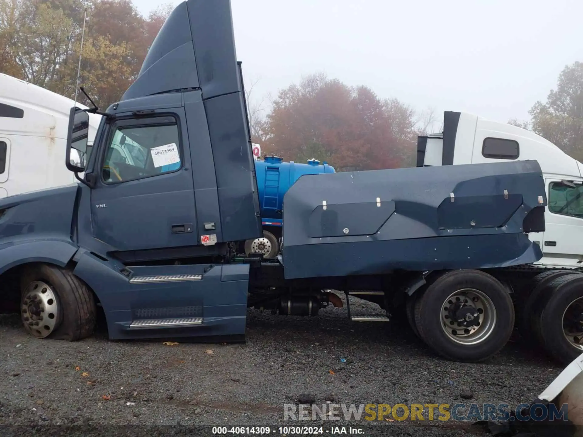 18 Photograph of a damaged car 4V4NC9UGXPN335616 VOLVO VNL 2023