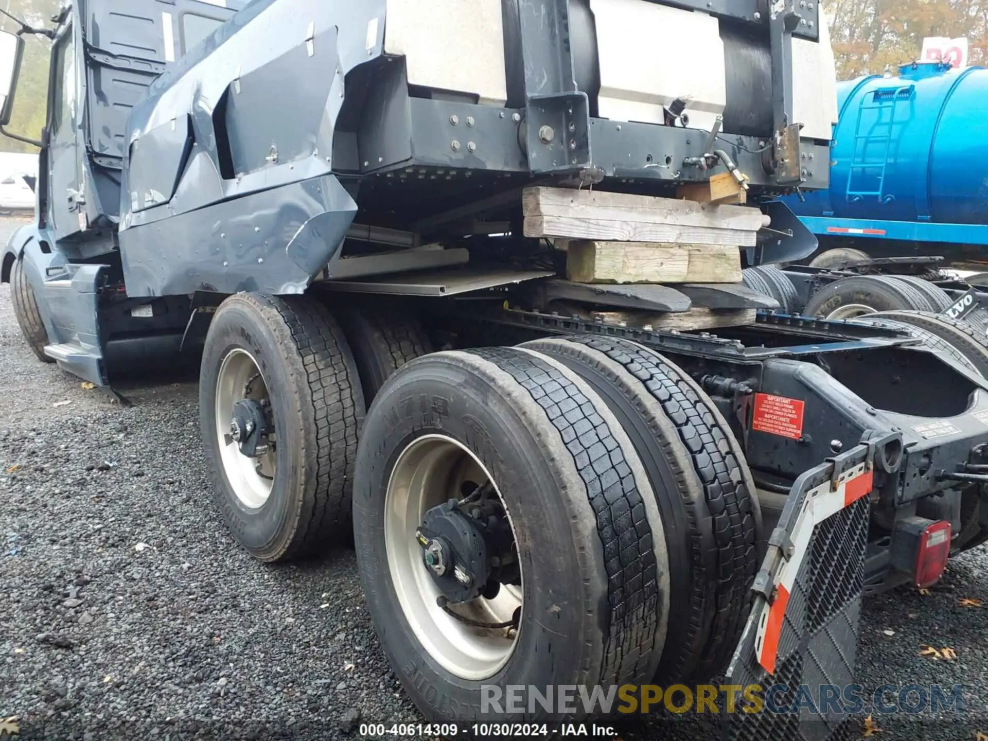 3 Photograph of a damaged car 4V4NC9UGXPN335616 VOLVO VNL 2023