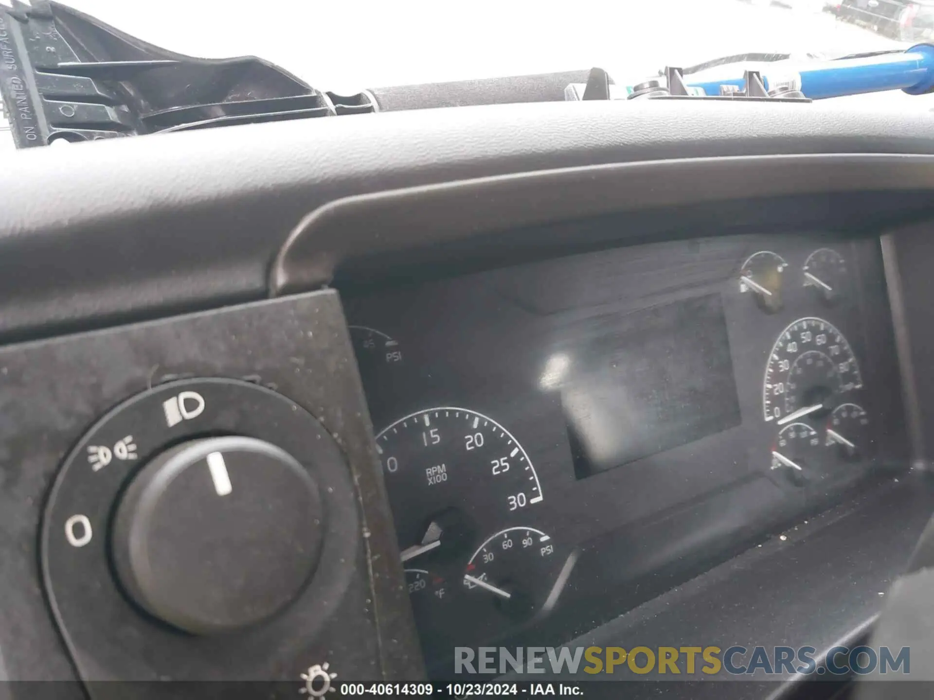 5 Photograph of a damaged car 4V4NC9UGXPN335616 VOLVO VNL 2023