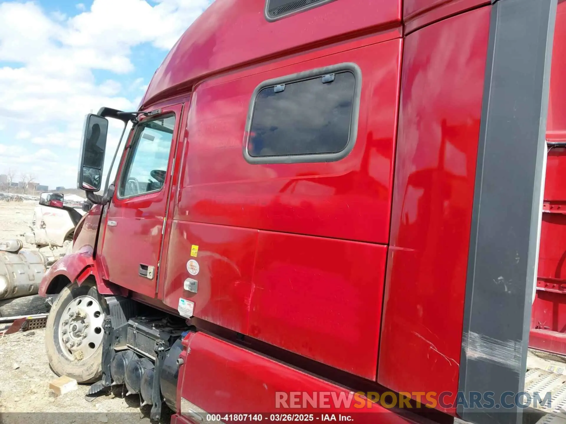 15 Photograph of a damaged car 4V4NC9EH0RN634994 VOLVO VNL 2024