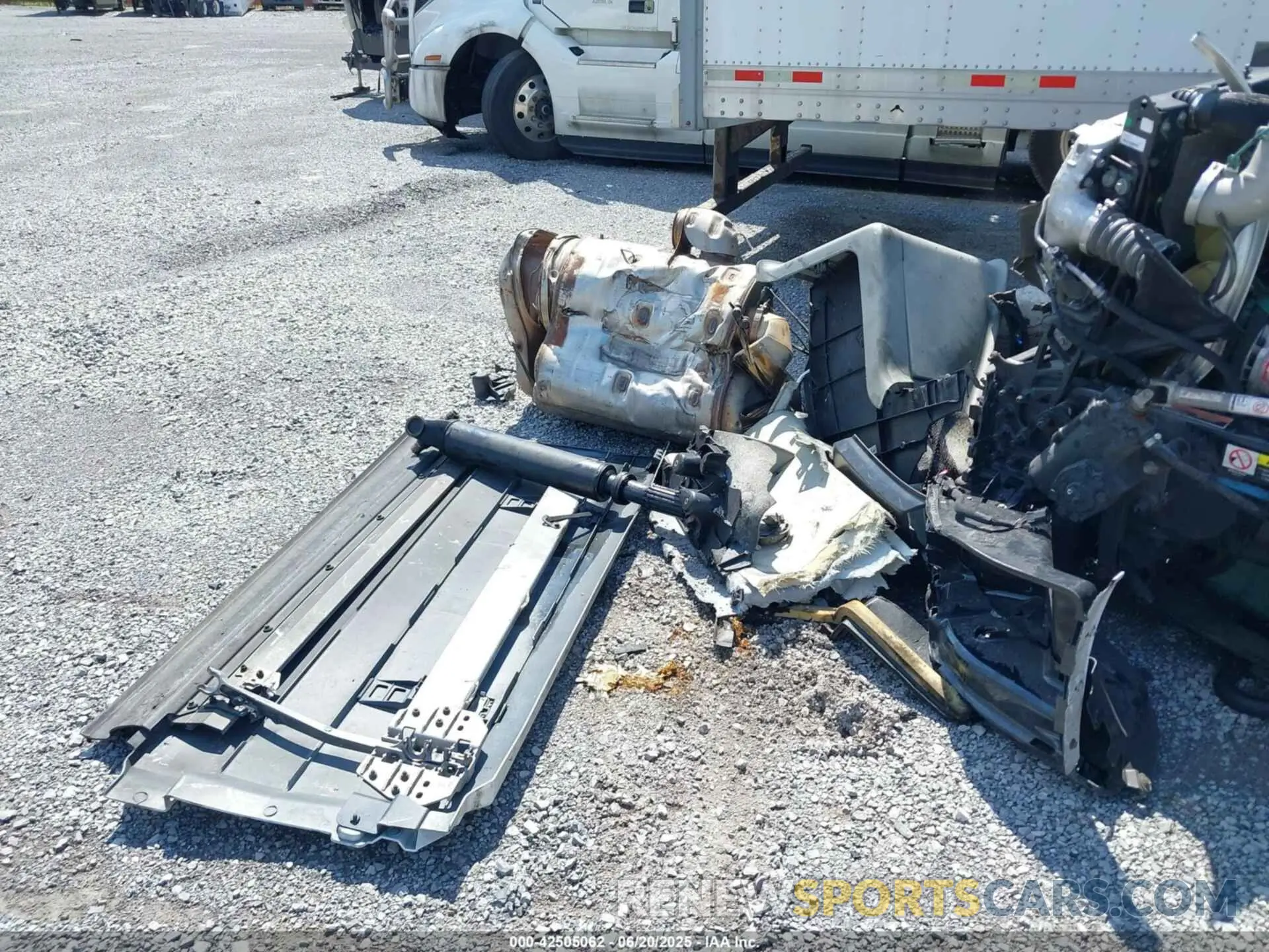12 Photograph of a damaged car 4V4NC9EH2RN642157 VOLVO VNL 2024