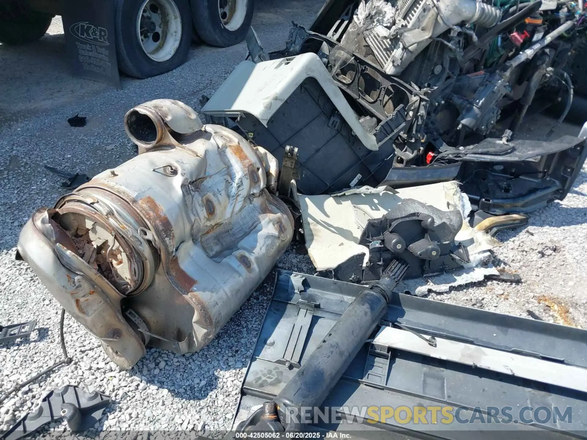 13 Photograph of a damaged car 4V4NC9EH2RN642157 VOLVO VNL 2024