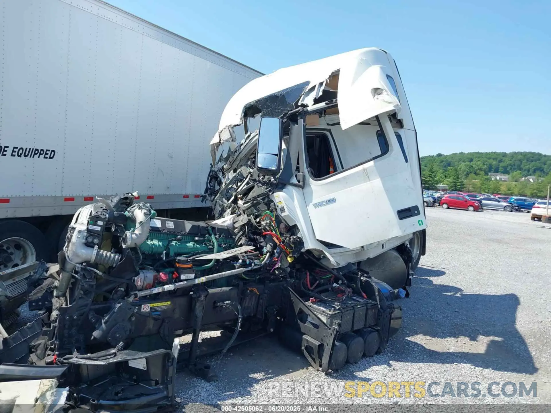 2 Photograph of a damaged car 4V4NC9EH2RN642157 VOLVO VNL 2024