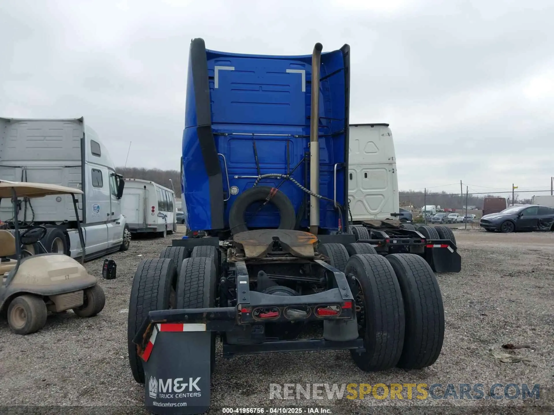 15 Photograph of a damaged car 4V4NC9EH5RN624168 VOLVO VNL 2024