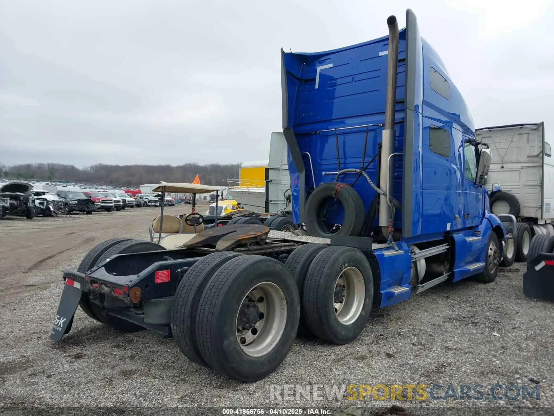 4 Photograph of a damaged car 4V4NC9EH5RN624168 VOLVO VNL 2024