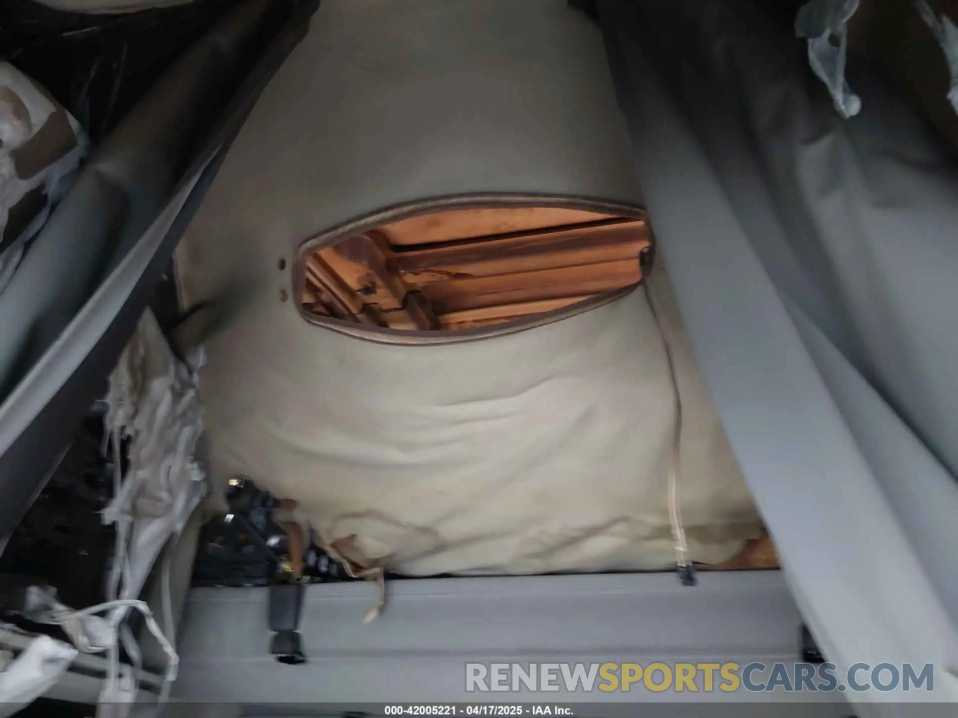 16 Photograph of a damaged car 4V4NC9EH5RN641312 VOLVO VNL 2024