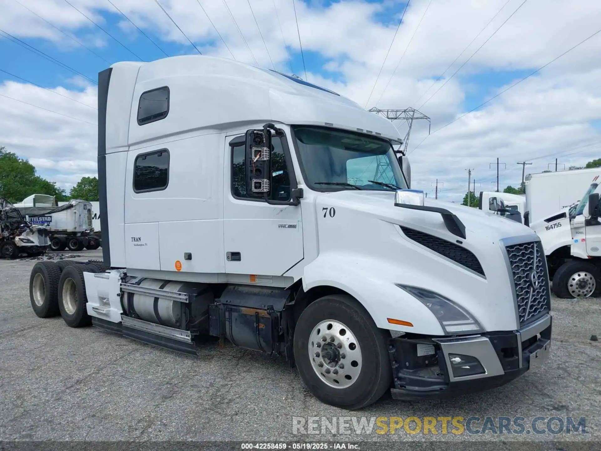 1 Photograph of a damaged car 4V4NC9EJXRN640546 VOLVO VNL 2024