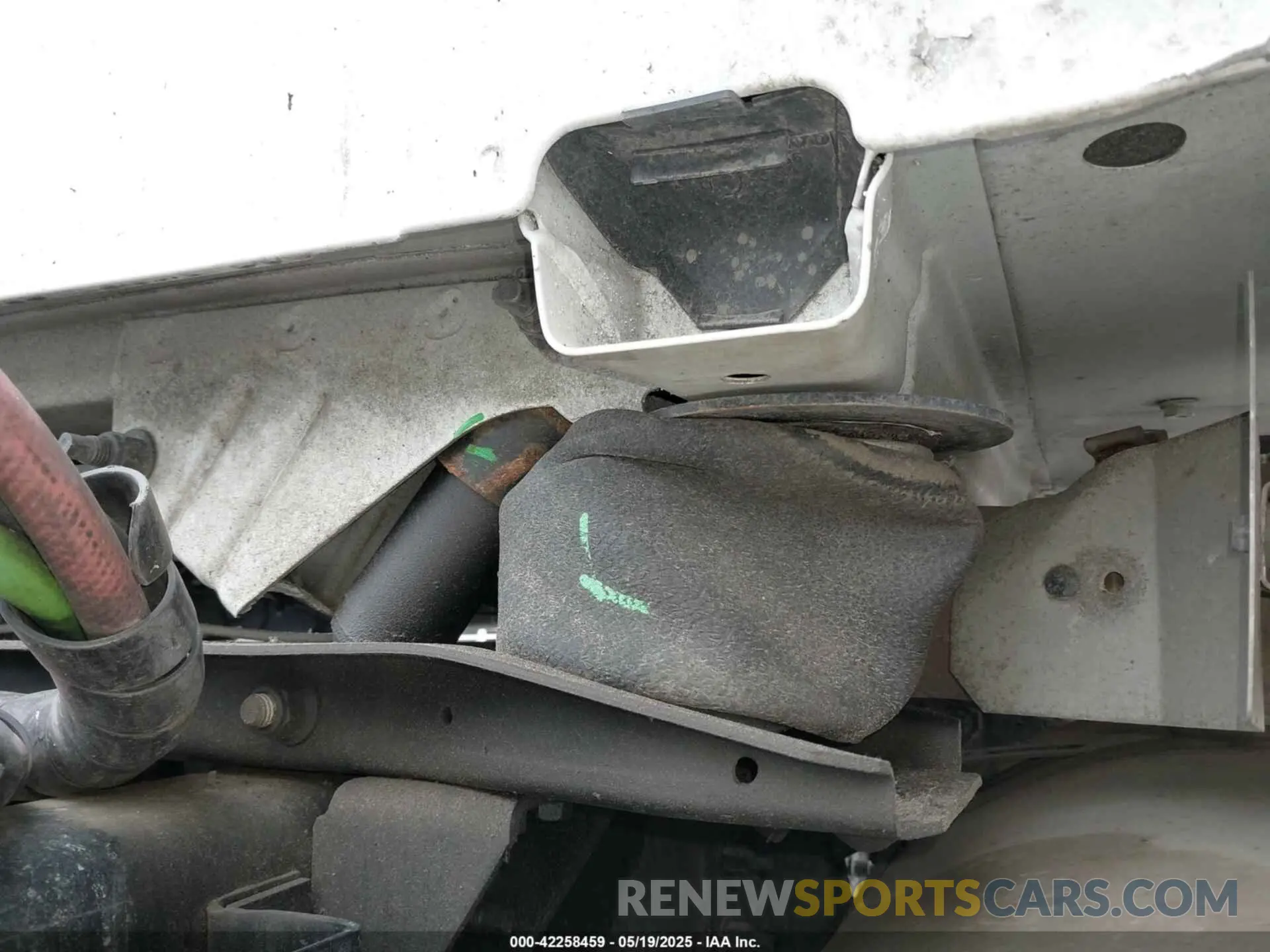 15 Photograph of a damaged car 4V4NC9EJXRN640546 VOLVO VNL 2024