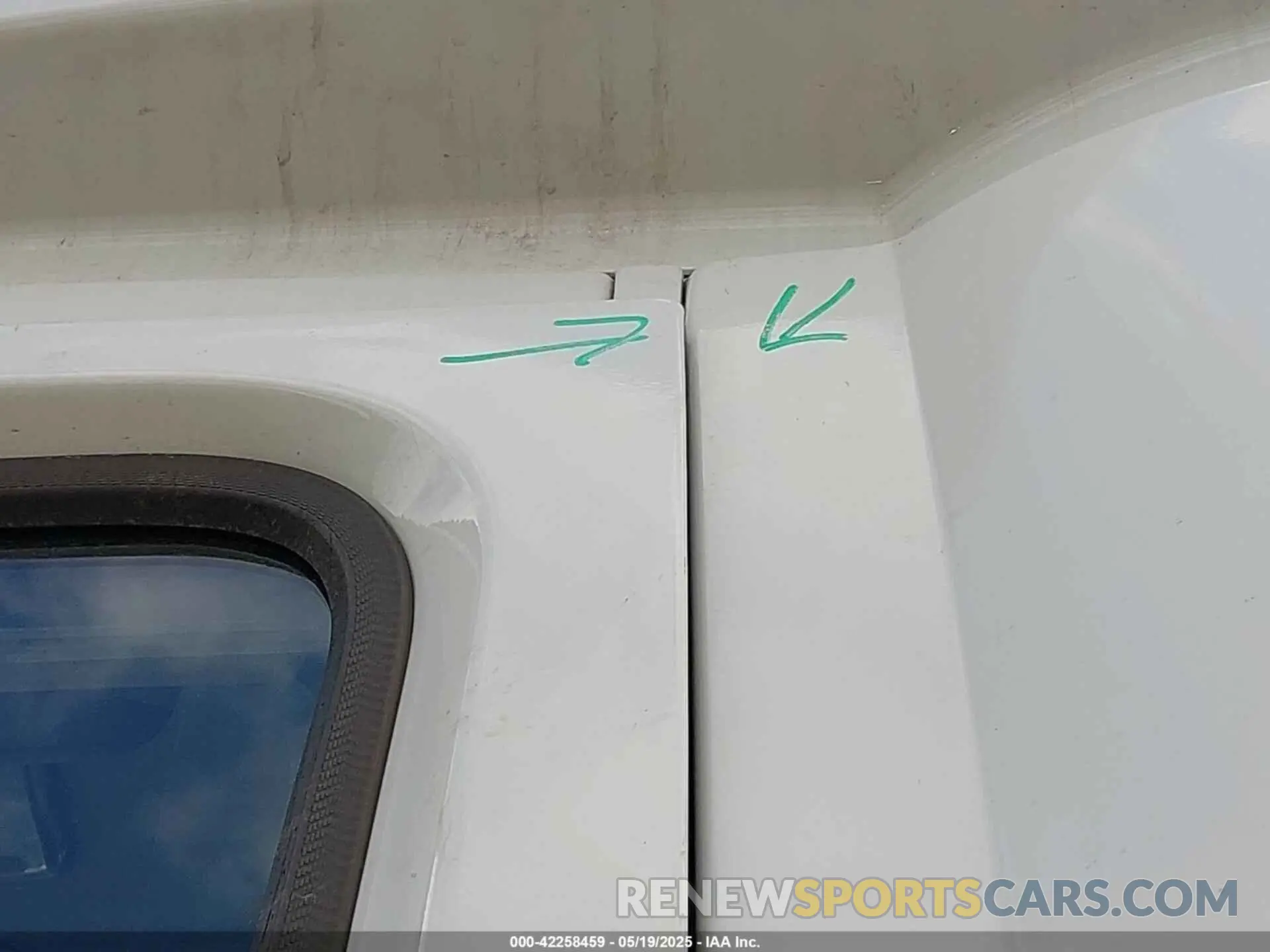 23 Photograph of a damaged car 4V4NC9EJXRN640546 VOLVO VNL 2024