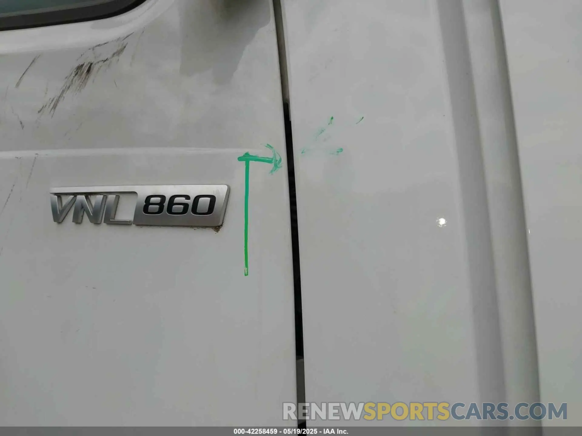 24 Photograph of a damaged car 4V4NC9EJXRN640546 VOLVO VNL 2024