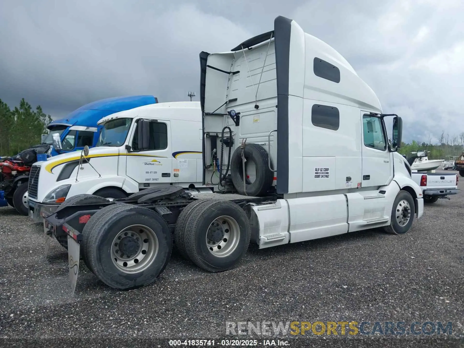 4 Photograph of a damaged car 4V4NC9EH4KN872630 VOLVO VNL*ORS 2019