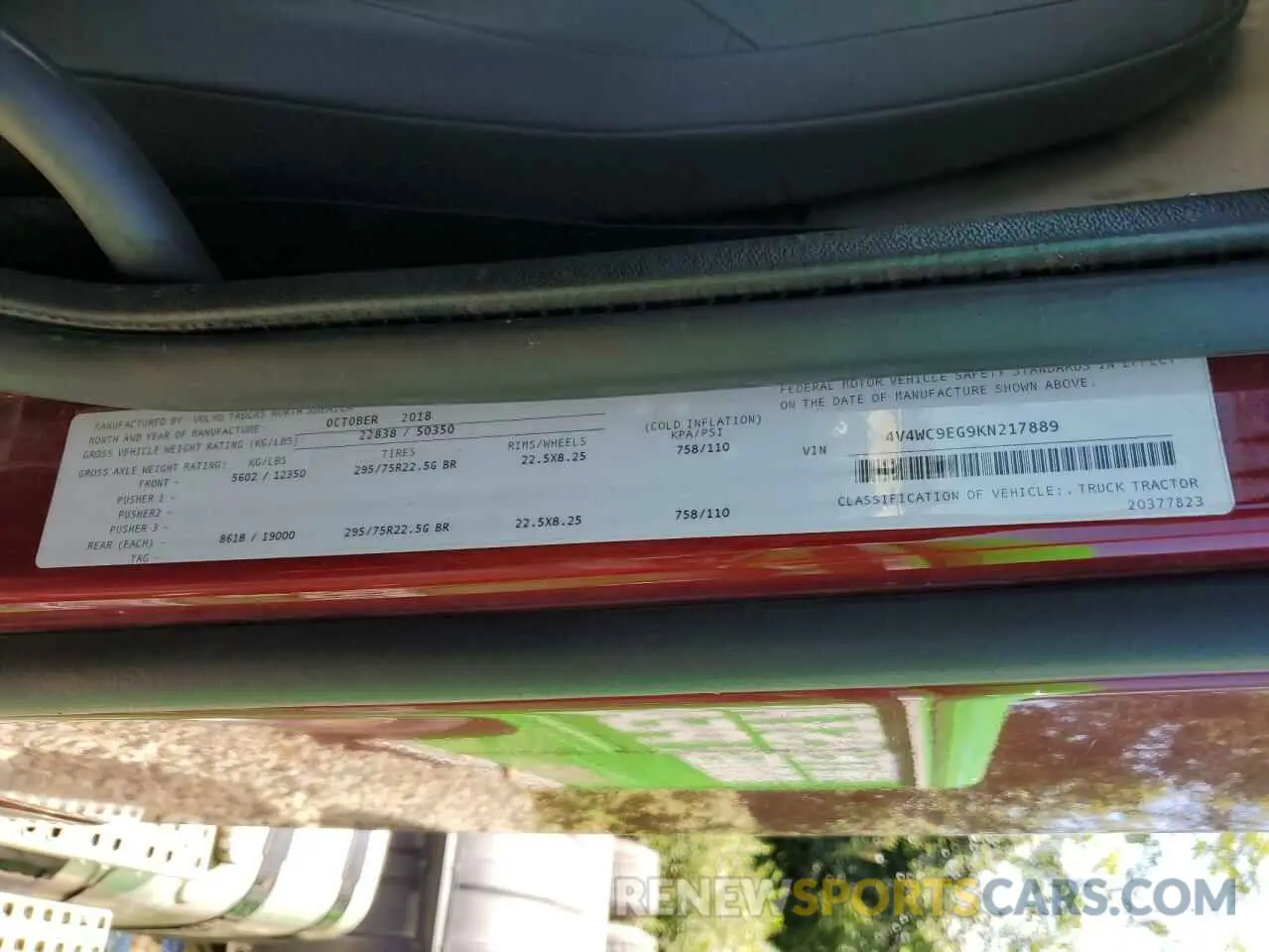 10 Photograph of a damaged car 4V4WC9EG9KN217889 VOLVO VNR 2019