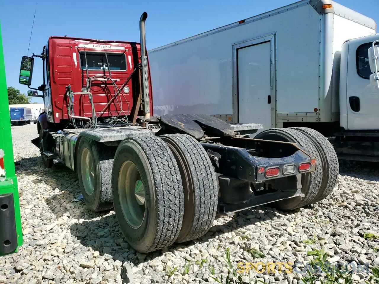 3 Photograph of a damaged car 4V4WC9EG9KN217889 VOLVO VNR 2019