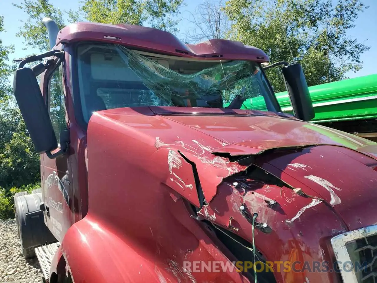 9 Photograph of a damaged car 4V4WC9EG9KN217889 VOLVO VNR 2019