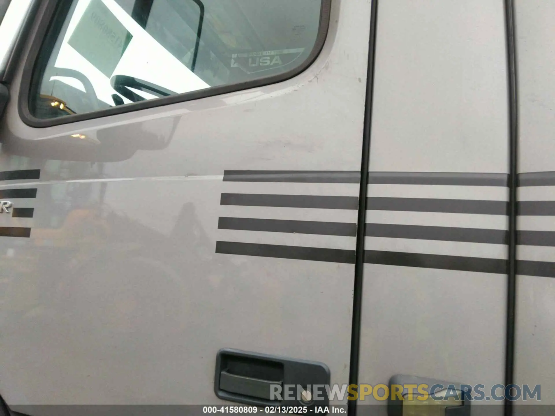 11 Photograph of a damaged car 4V4WC9EH0KN197959 VOLVO VNR 2019