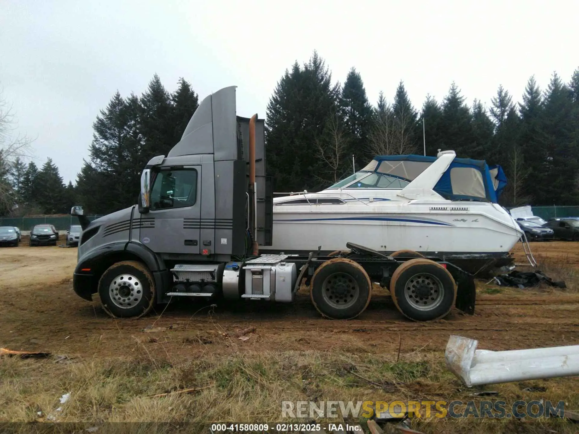 14 Photograph of a damaged car 4V4WC9EH0KN197959 VOLVO VNR 2019