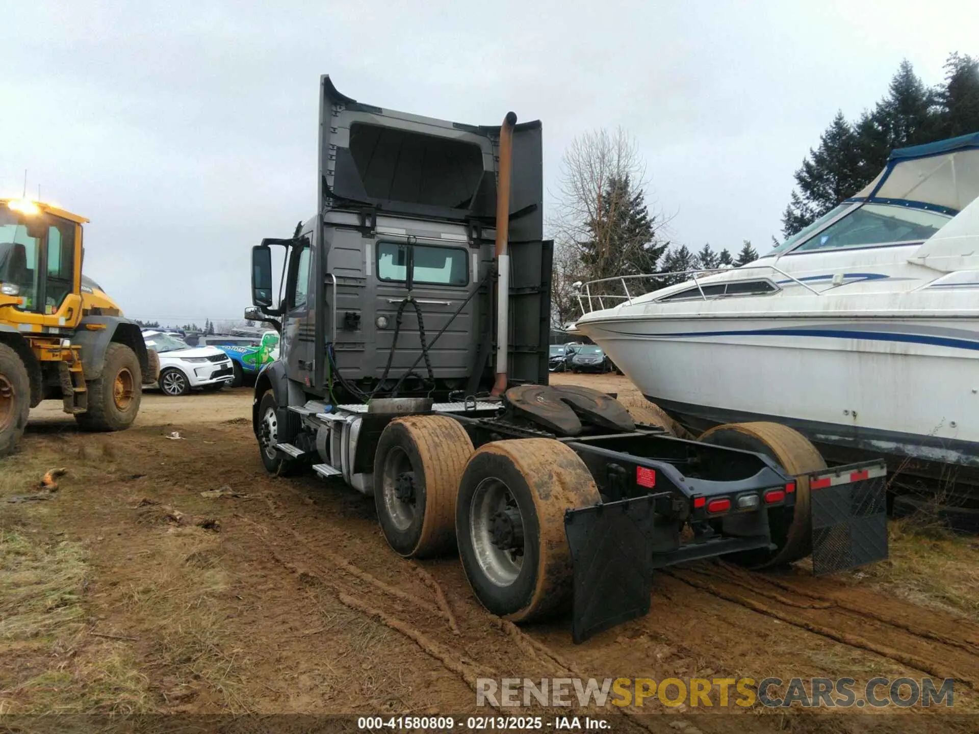 3 Photograph of a damaged car 4V4WC9EH0KN197959 VOLVO VNR 2019