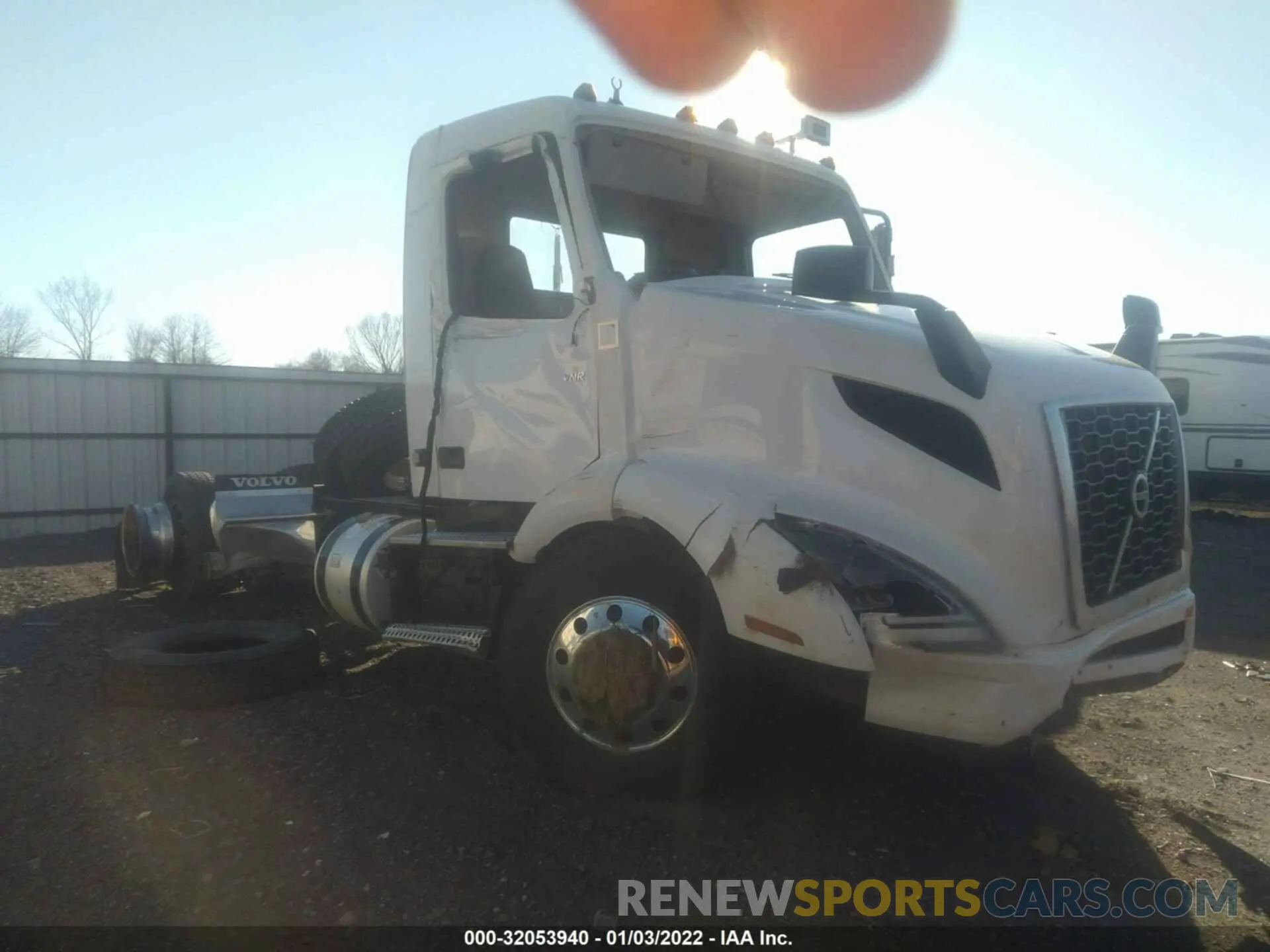 1 Photograph of a damaged car 4V4WC9EH9KN247614 VOLVO VNR 2019