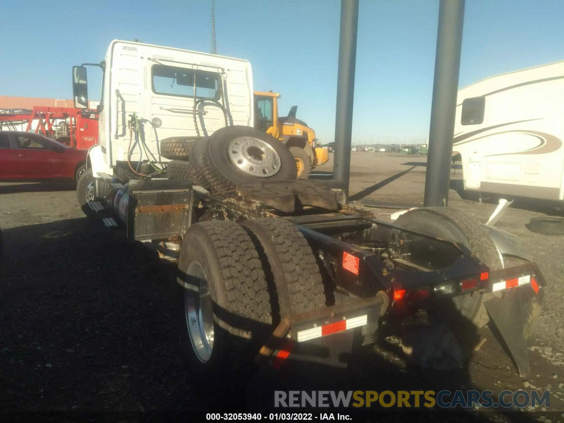3 Photograph of a damaged car 4V4WC9EH9KN247614 VOLVO VNR 2019