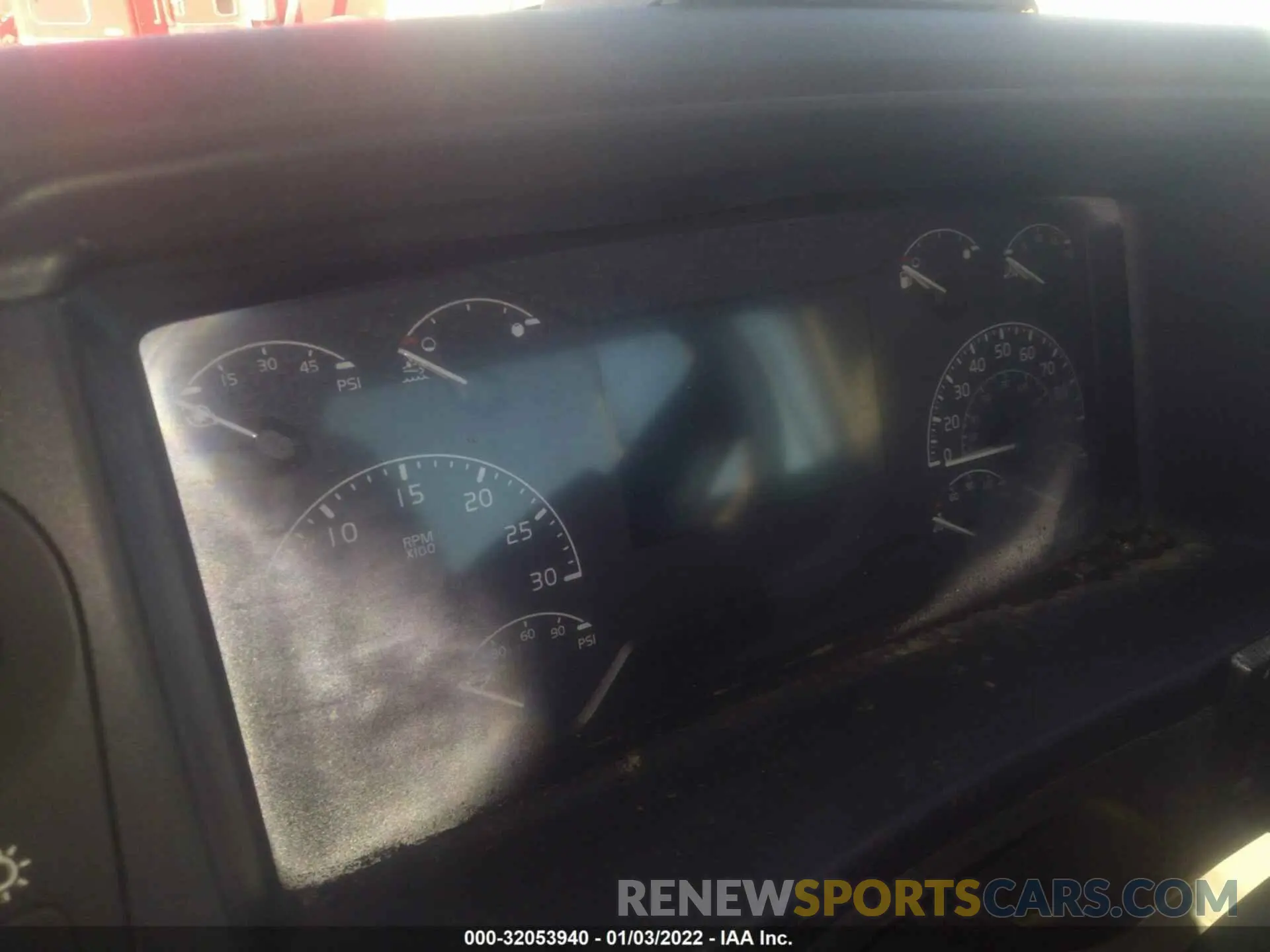6 Photograph of a damaged car 4V4WC9EH9KN247614 VOLVO VNR 2019