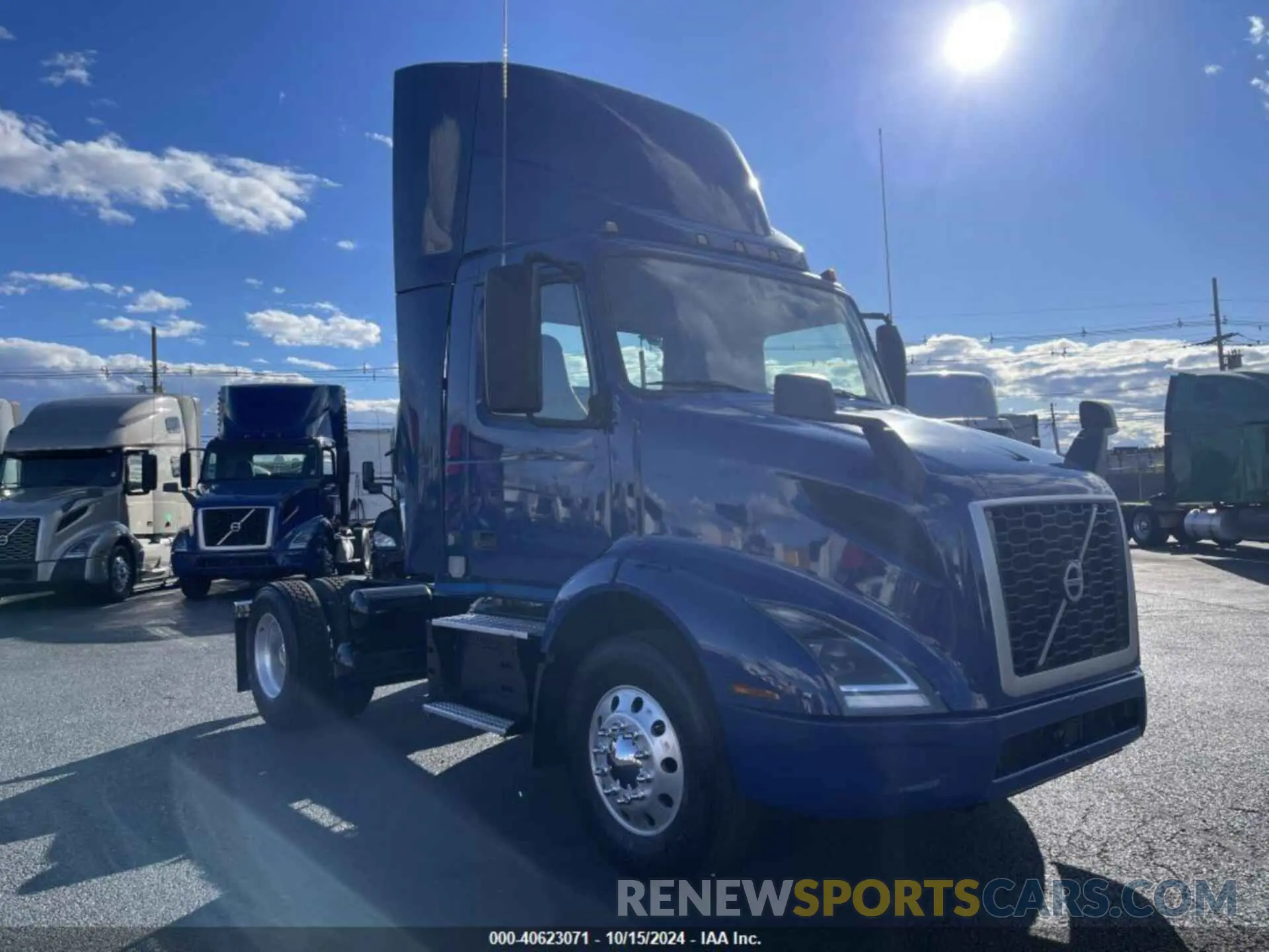 1 Photograph of a damaged car 4V4W19DG3LN253523 VOLVO VNR 2020