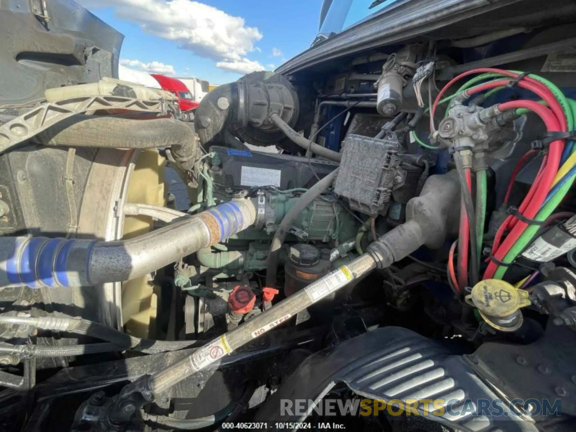 10 Photograph of a damaged car 4V4W19DG3LN253523 VOLVO VNR 2020
