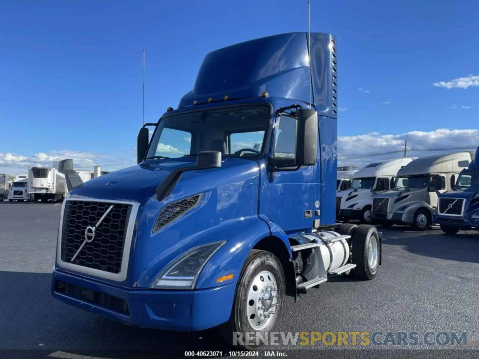 2 Photograph of a damaged car 4V4W19DG3LN253523 VOLVO VNR 2020