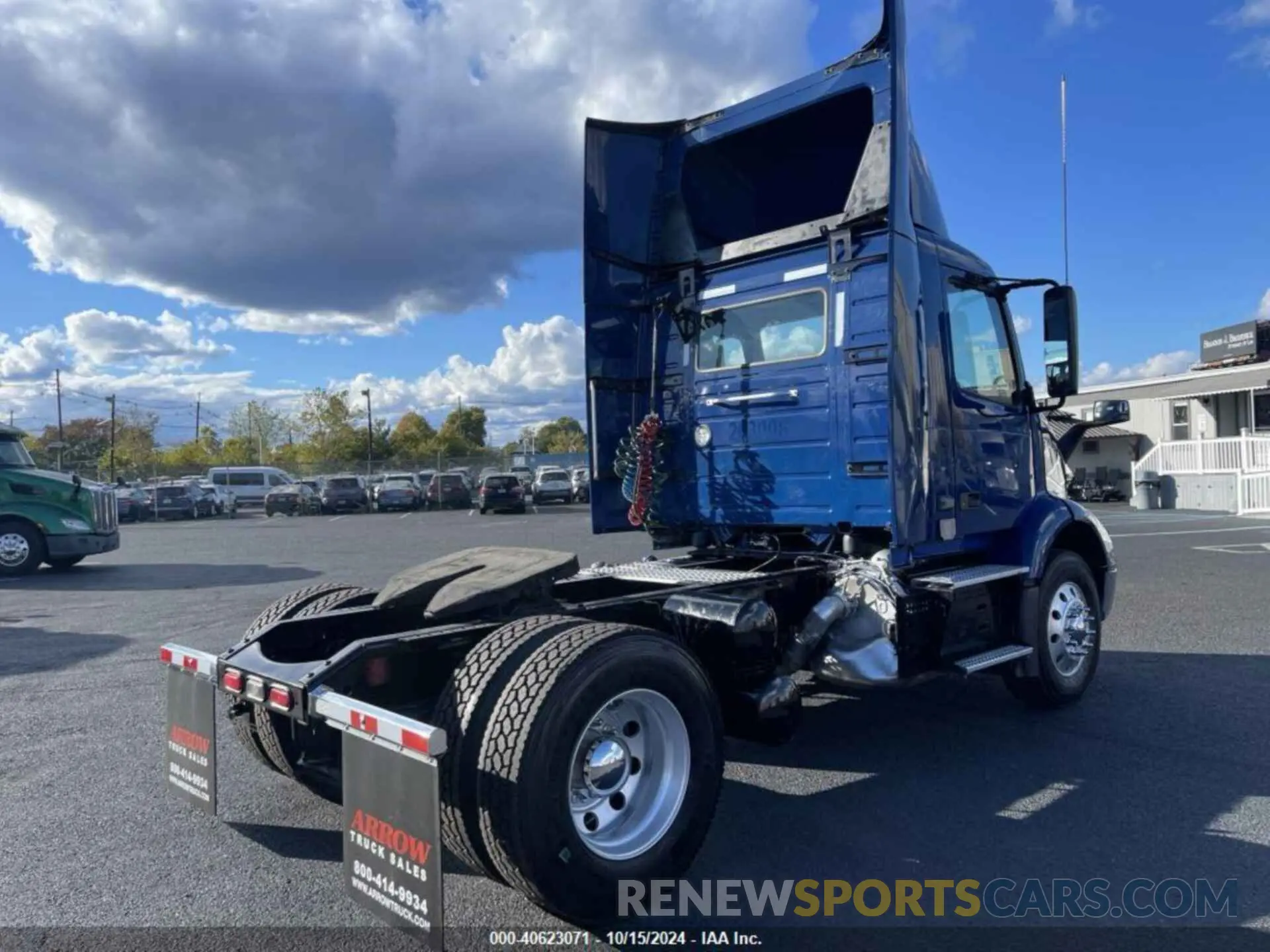4 Photograph of a damaged car 4V4W19DG3LN253523 VOLVO VNR 2020